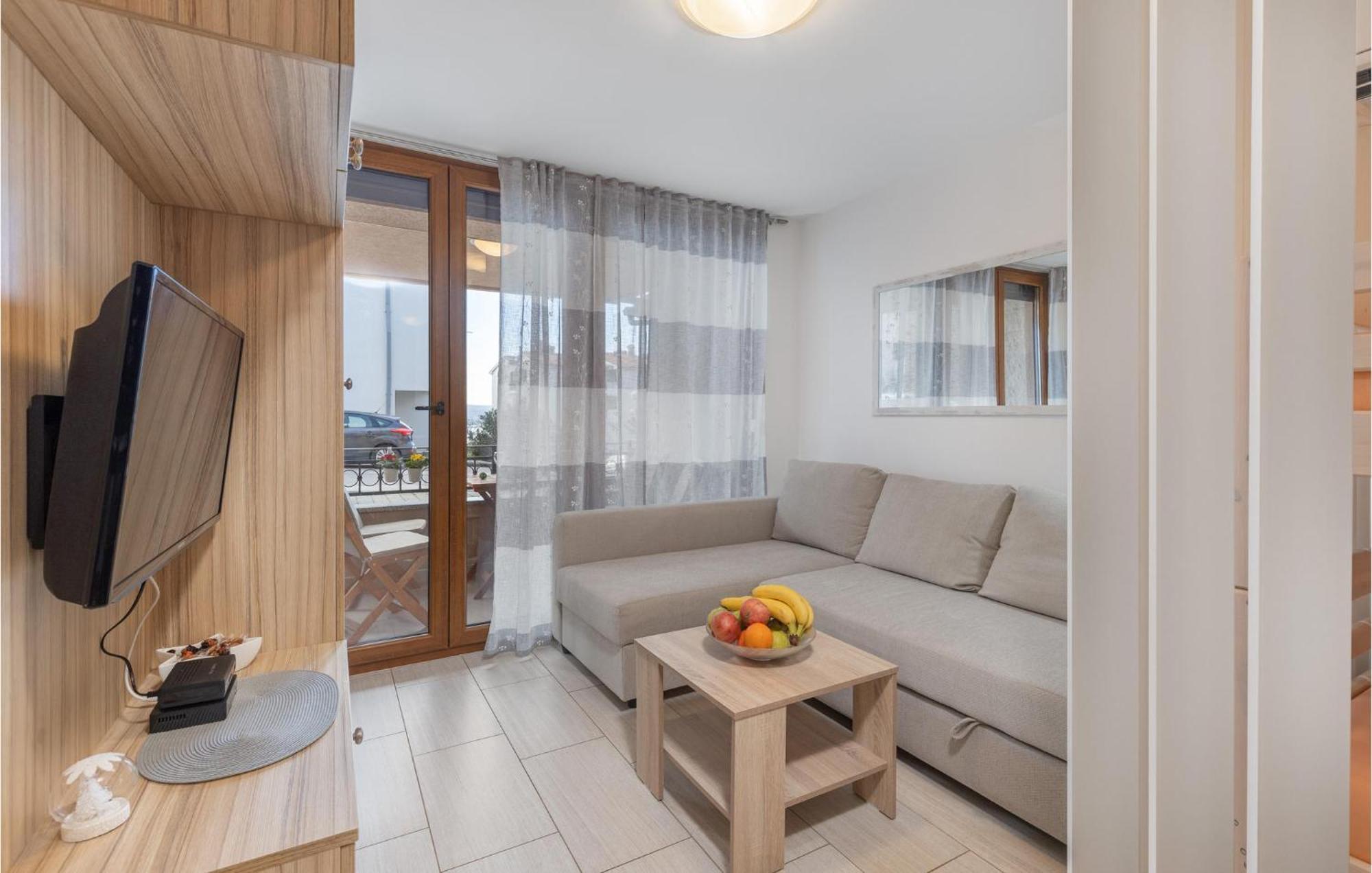 Cozy Apartment In Crikvenica With Kitchen Экстерьер фото