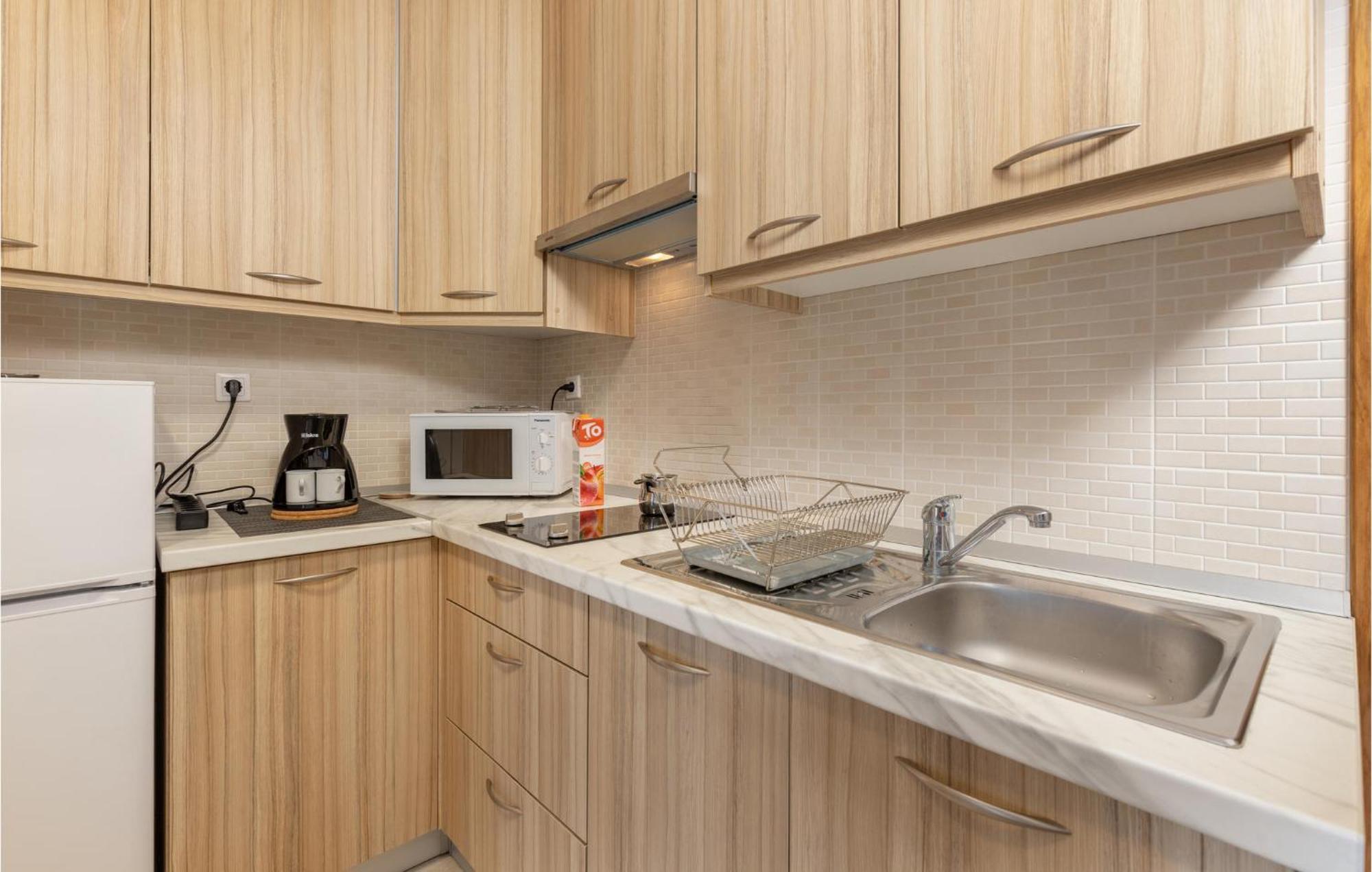 Cozy Apartment In Crikvenica With Kitchen Экстерьер фото