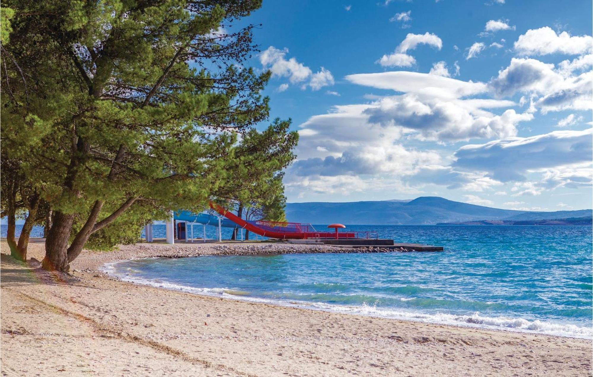 Cozy Apartment In Crikvenica With Kitchen Экстерьер фото