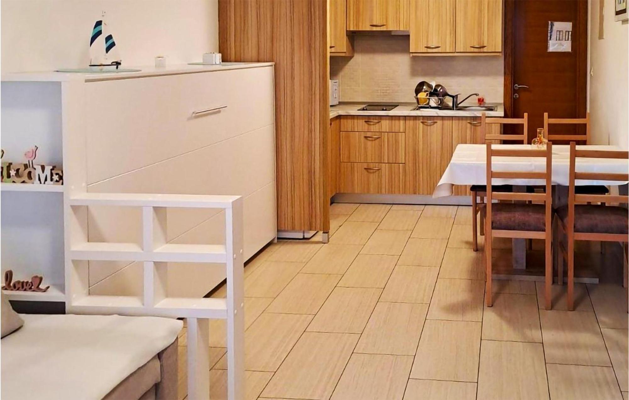 Cozy Apartment In Crikvenica With Kitchen Экстерьер фото