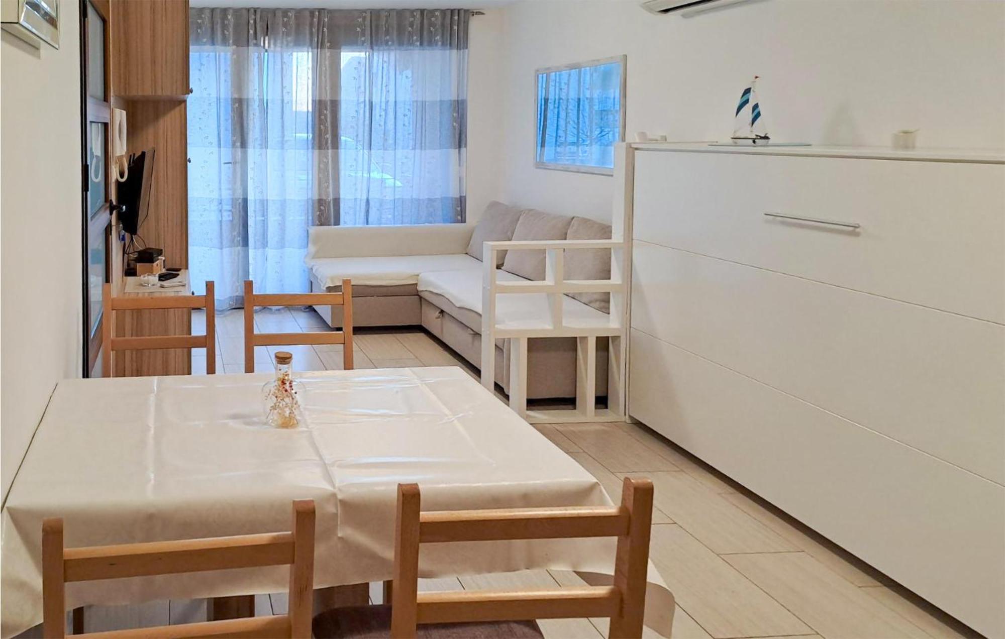 Cozy Apartment In Crikvenica With Kitchen Экстерьер фото