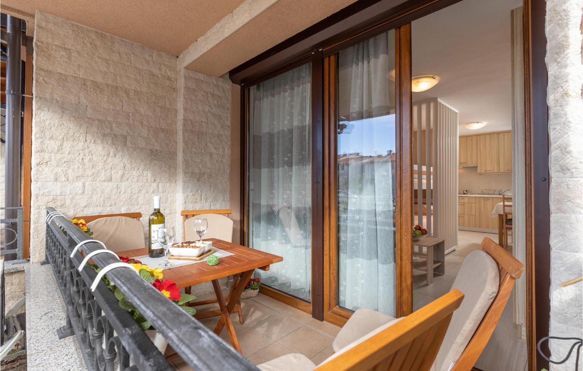 Cozy Apartment In Crikvenica With Kitchen Экстерьер фото